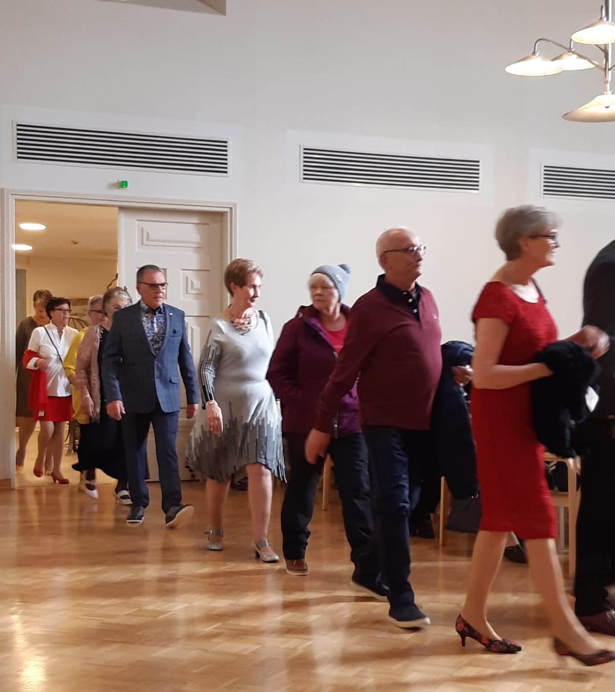 Väki saapuu