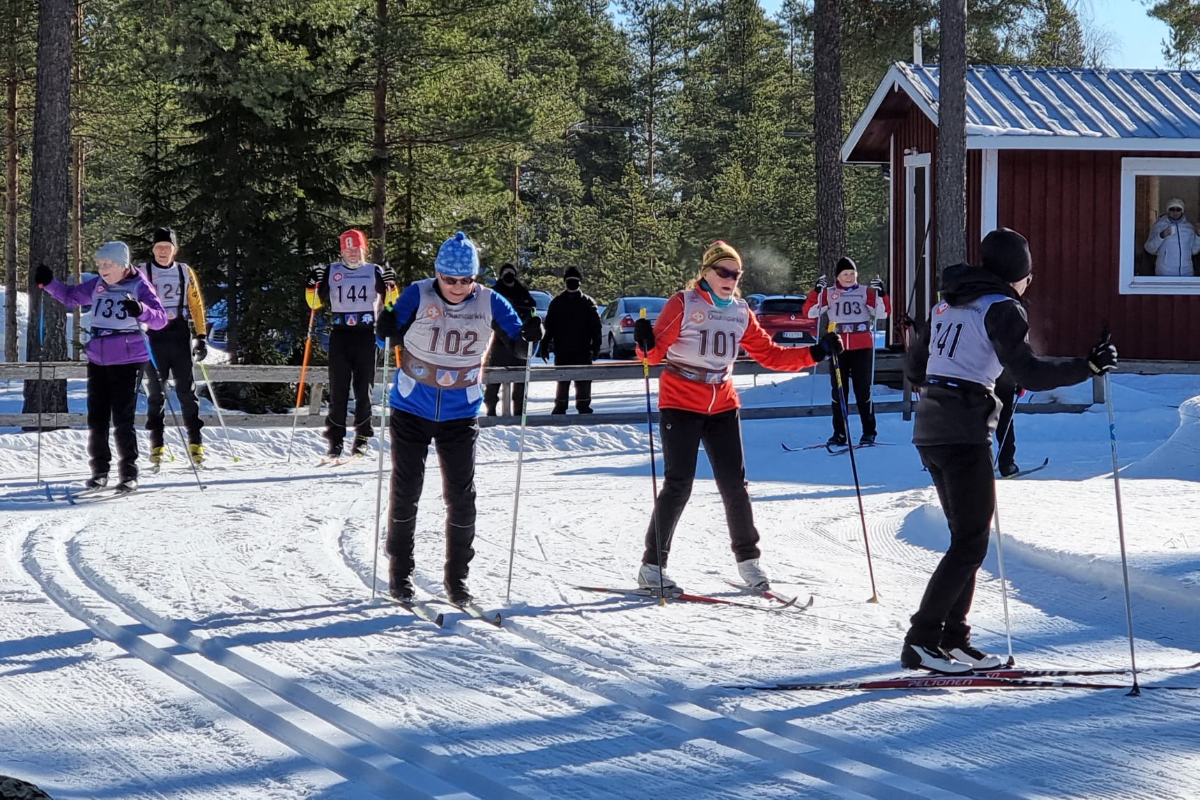 1. vaihto Marja-Leena Honkaharju ja Heikki Haapala