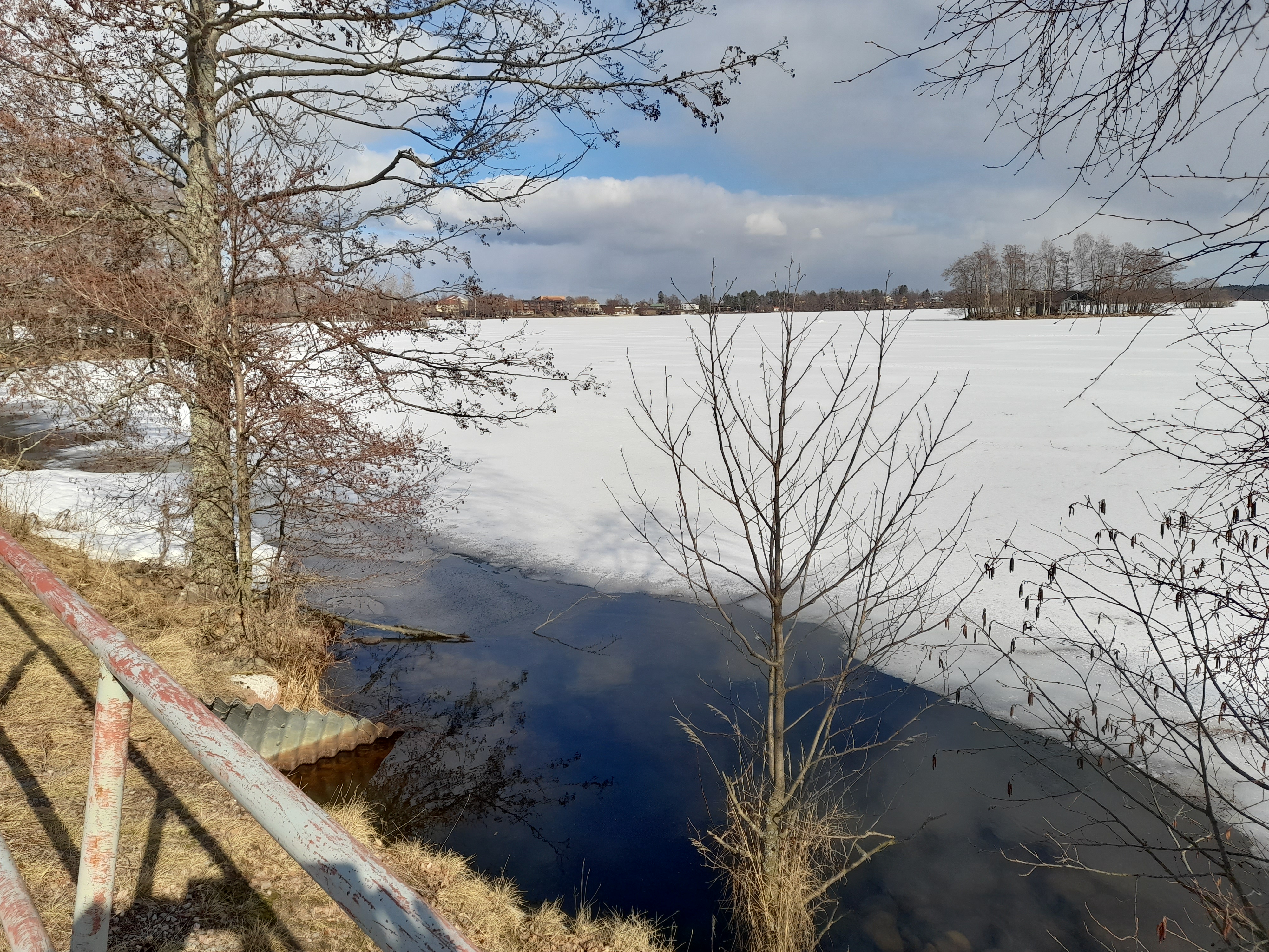 Järvi huhtikuu Slä
