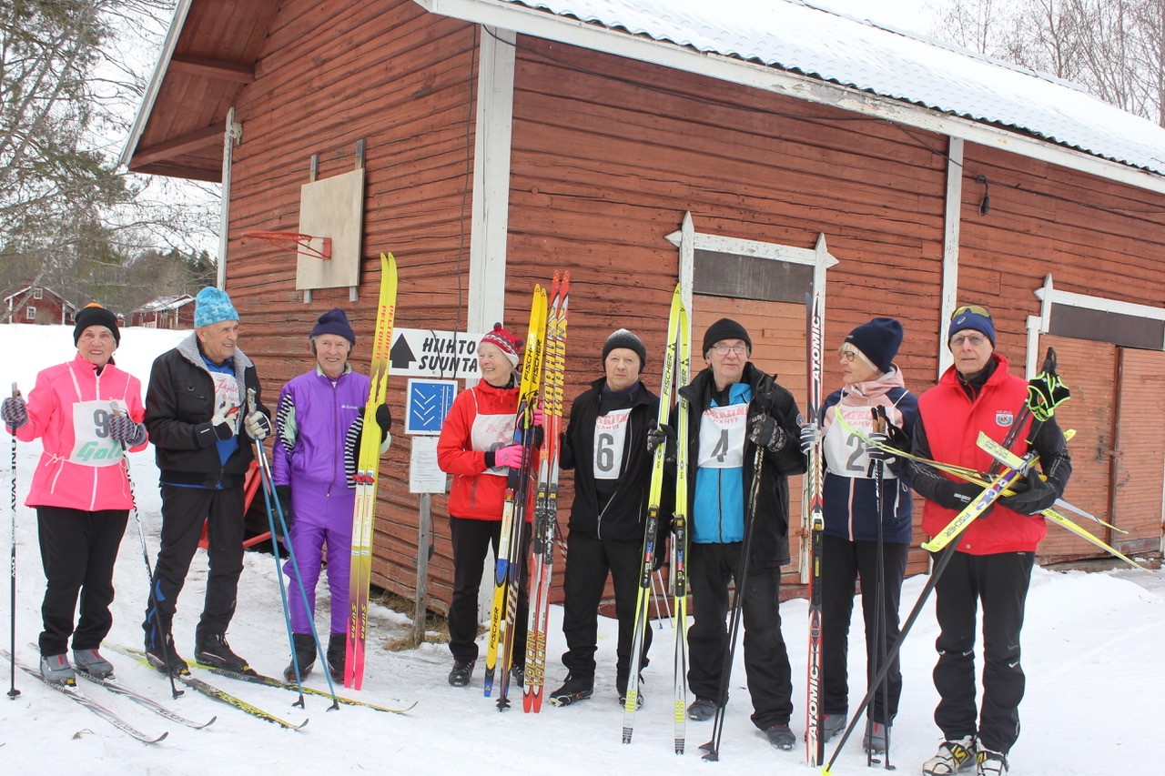 Keski-Suomen piirin hiihtokisoja hiihdettiin Kansallisena hiihtopäivänä Kyynämöisissä.