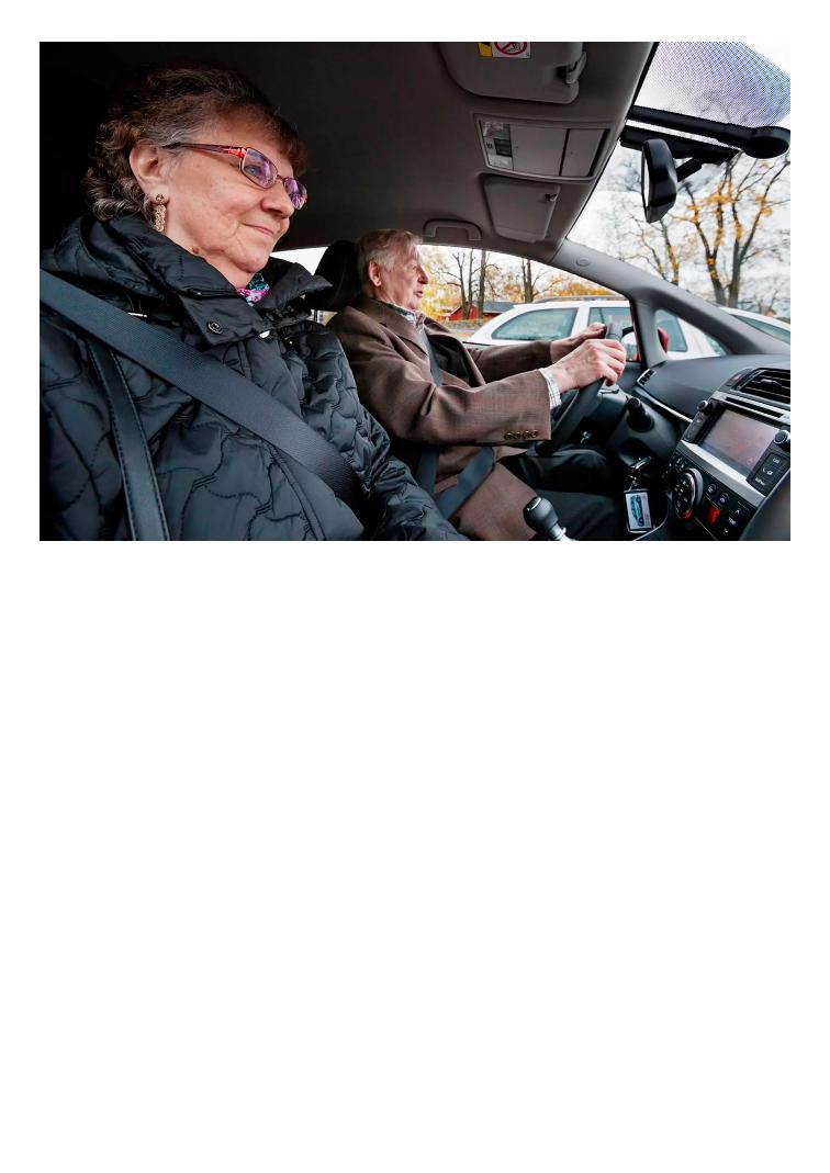 Ikäihminen liikenteessä