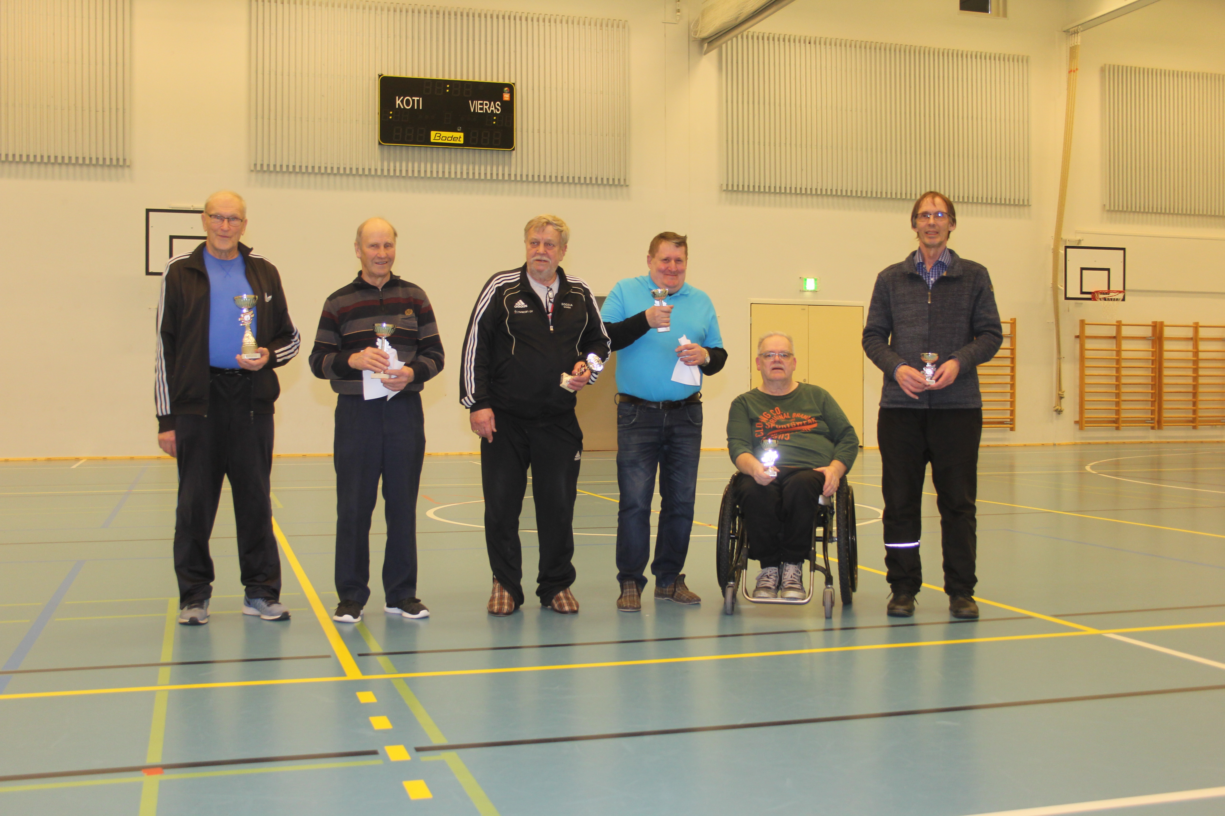 Yleisen sarjan palkitut vasemmalta oikealle: Asko Saksa, Sakari Virtanen, Reijo Järvinen, Jari Joensuu, Raimo Nevanen, Kari Kallio.