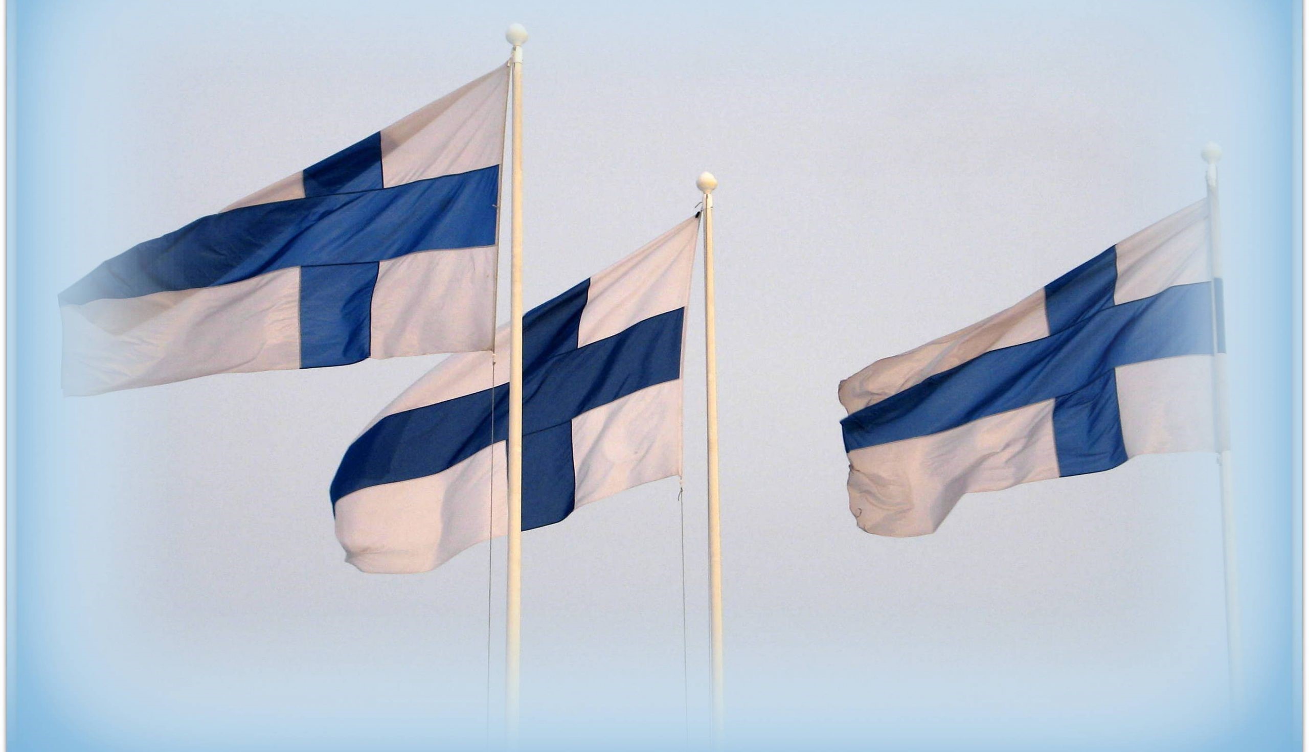 Suomen liput liehuvat