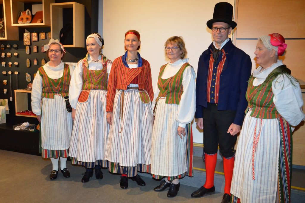 Ikaalisten kansallispuvut