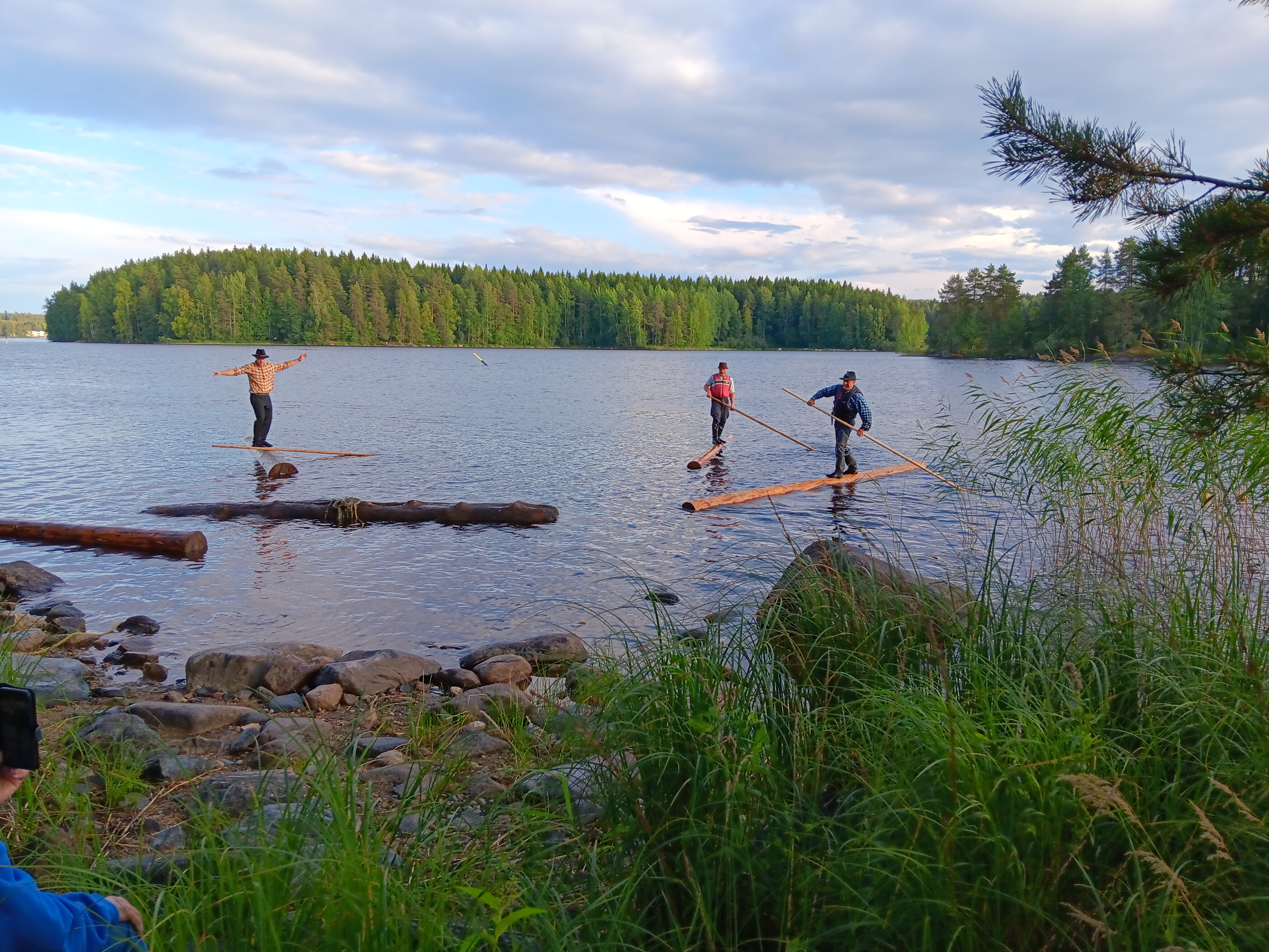 Kolmen tukkilaisen esitys