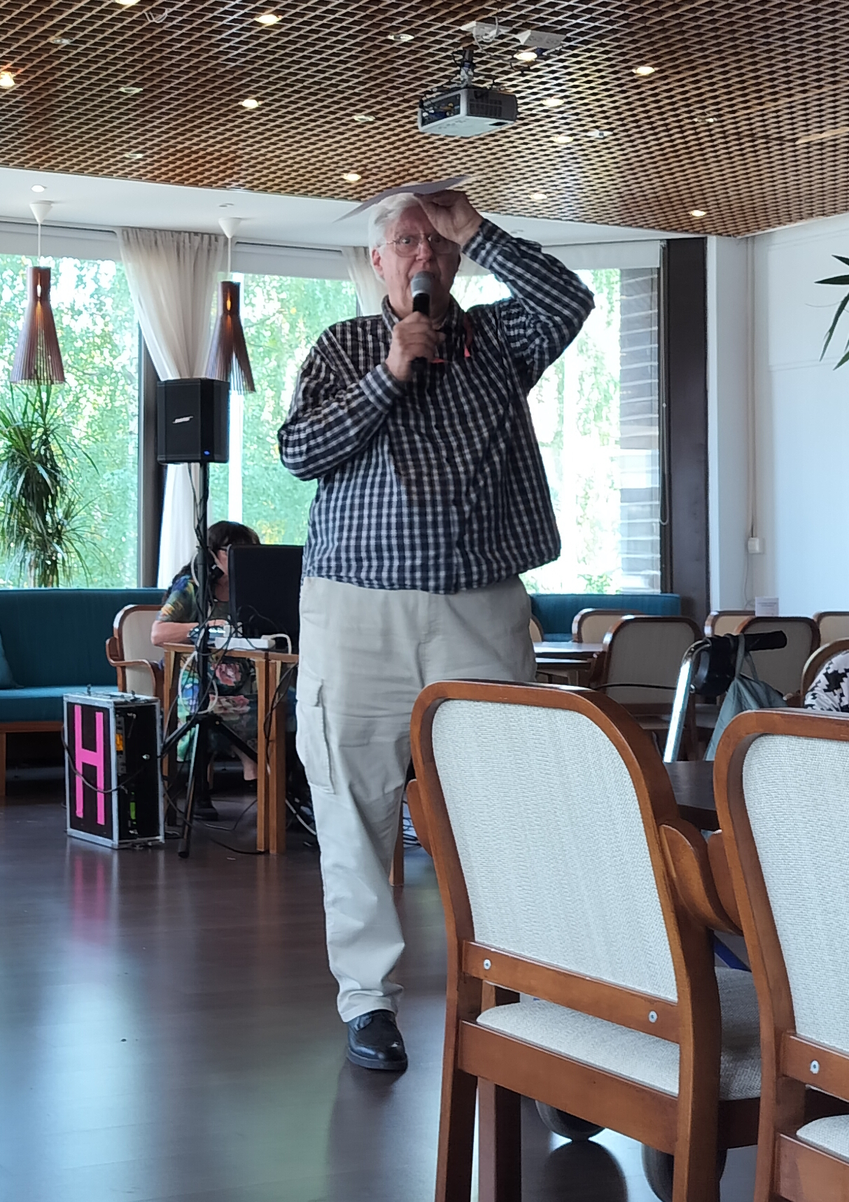 Puheenjohtaja Jukka Mustonen kertoi yhdistyksen toiminnasta.