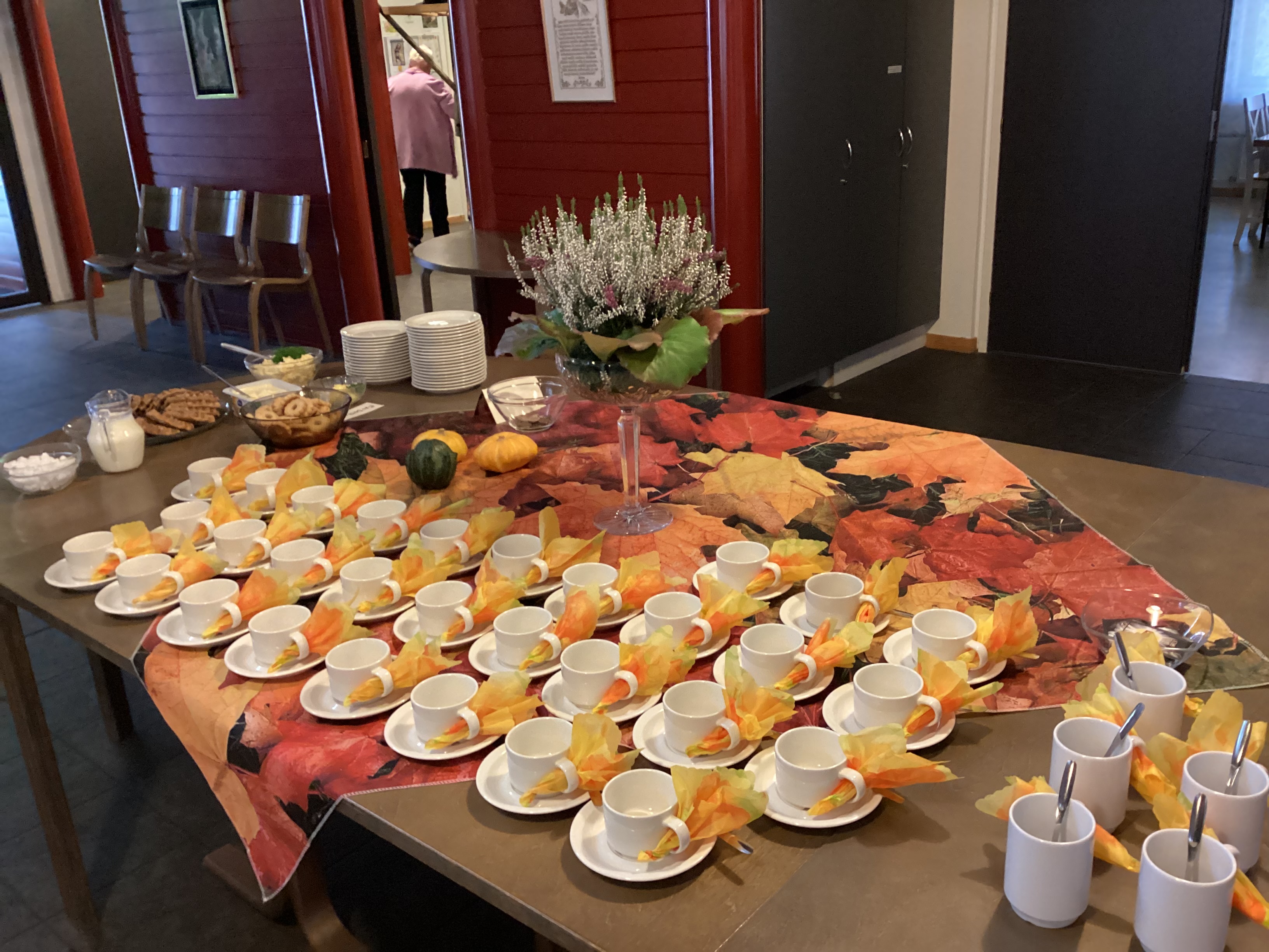 Kahvipöytäkattaus syksyn väreissä