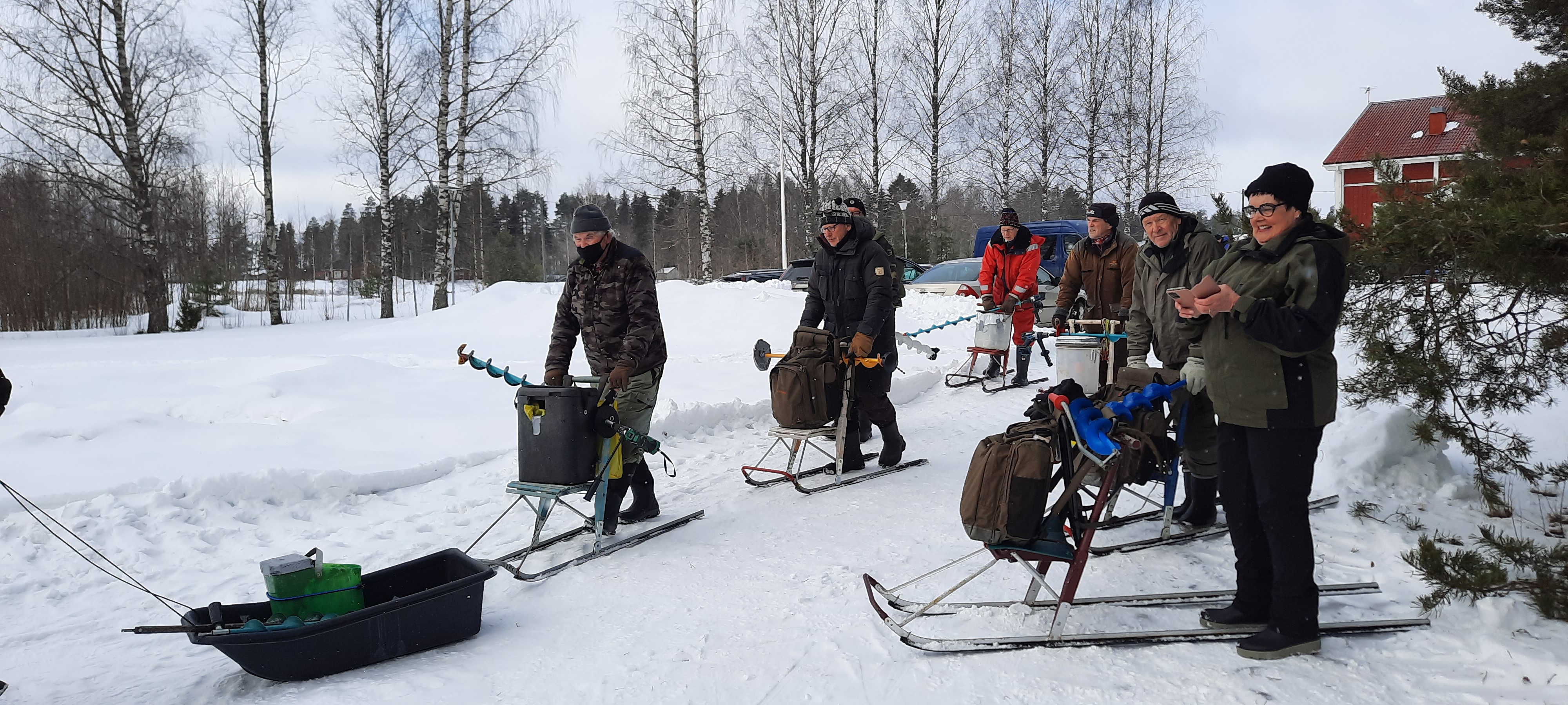 ihmisiä ulkona