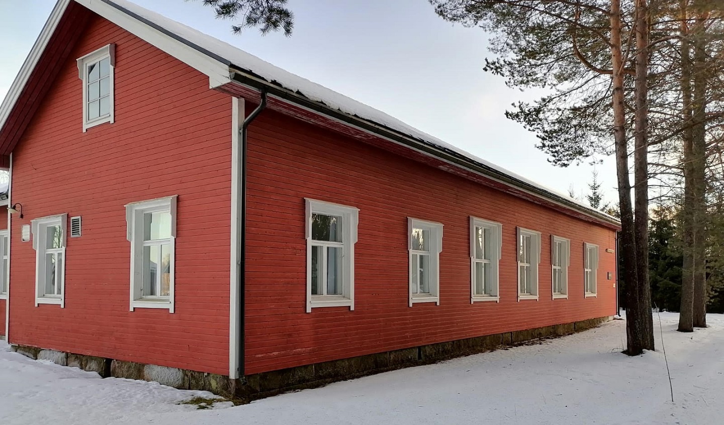 Seurojen talo, punainen iso rakennus 