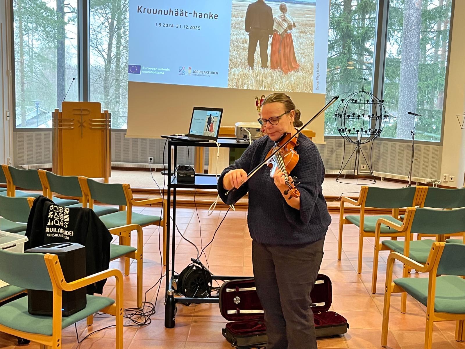 Satu Lumiaho laulattaa