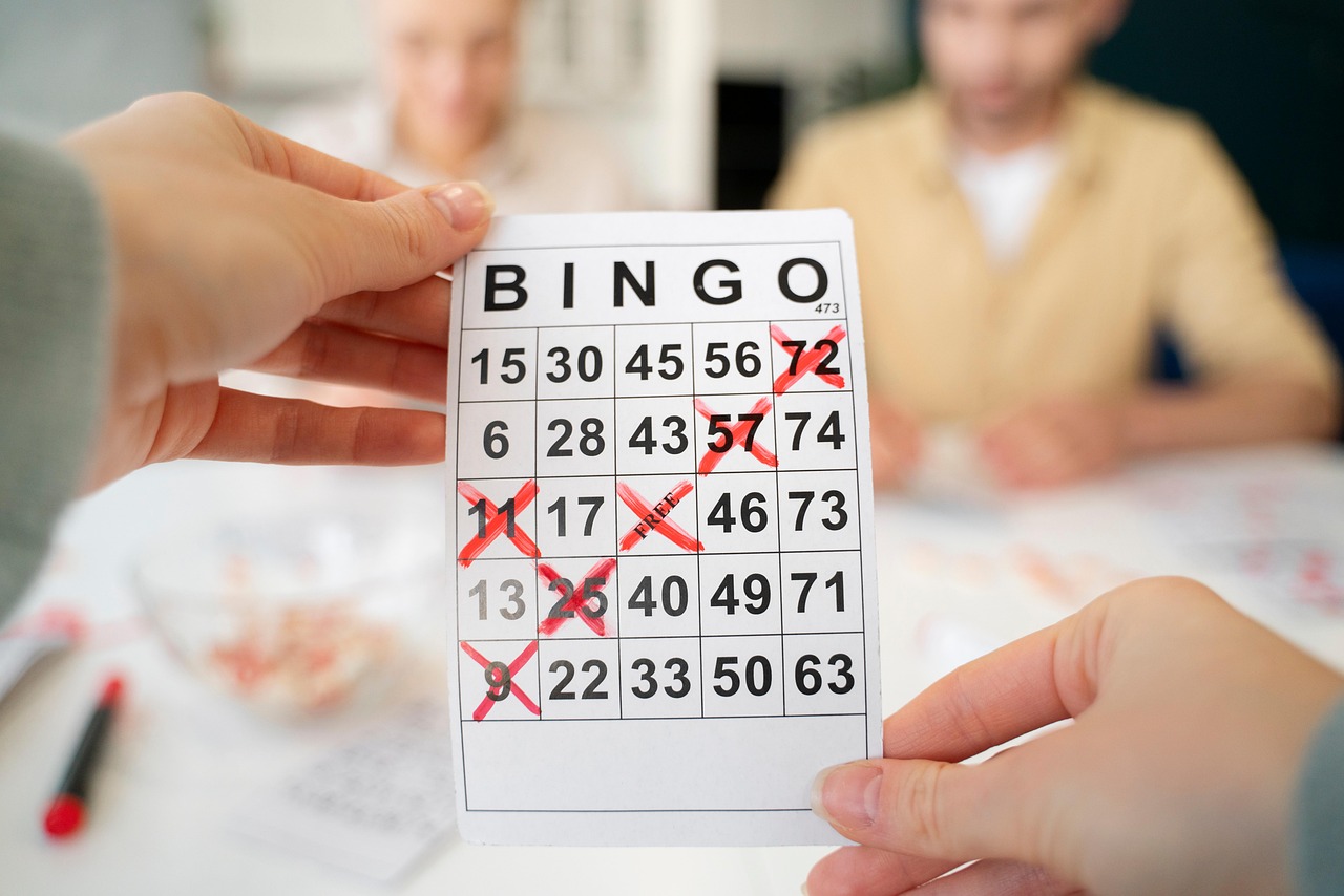 bingokuponki missä on punaisia ristejä numeroiden päällä