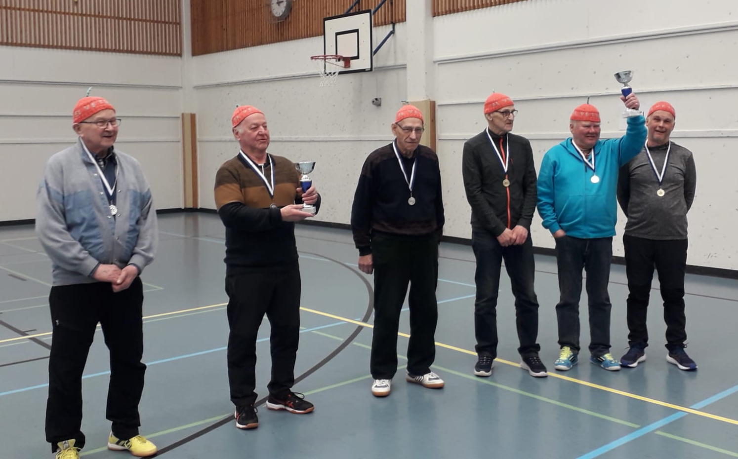 Vetelin hopeajoukkue Seppäsen Paavo,  Anttilan Antero ja Leppävuoren Eero saivat mitalinsa