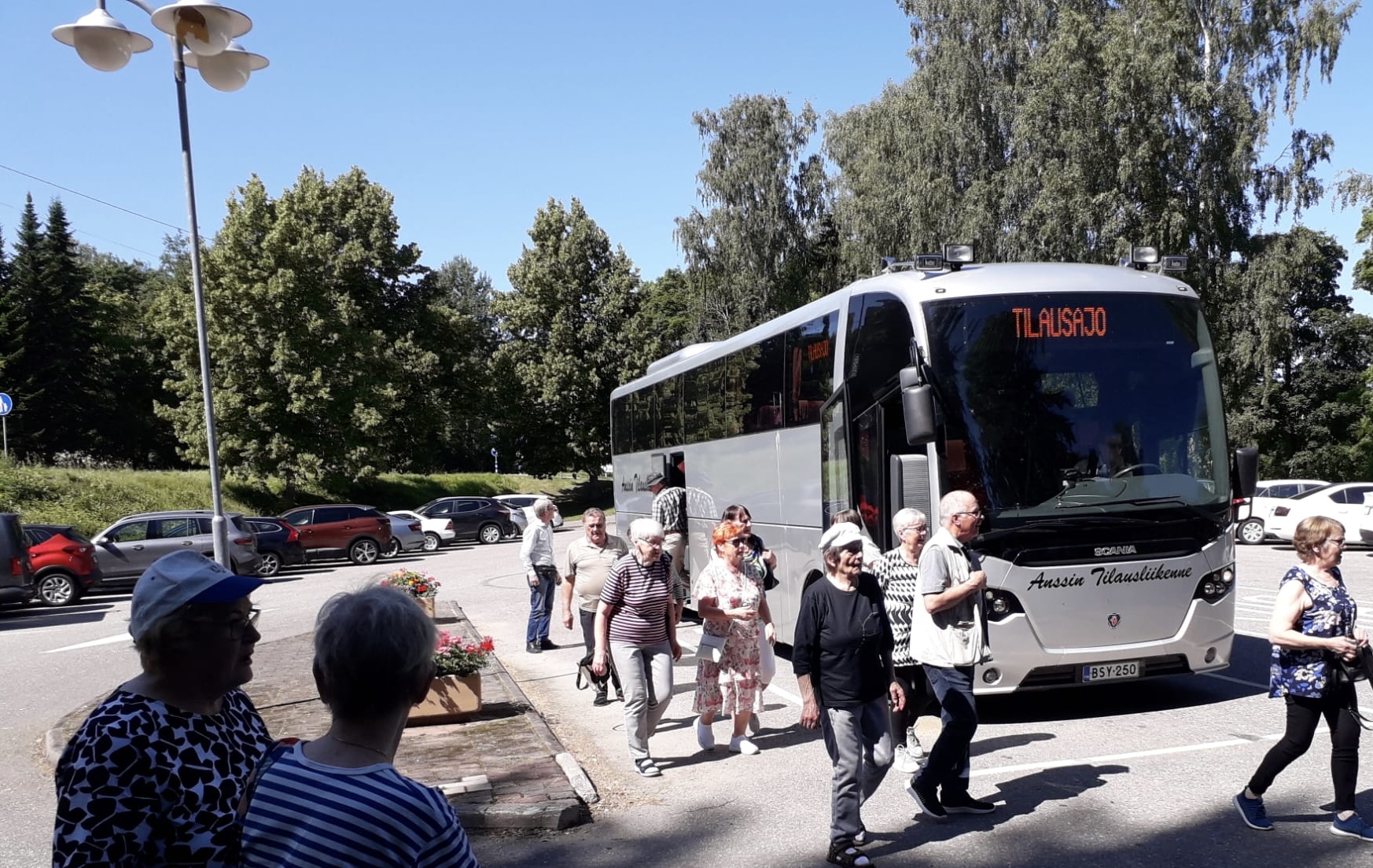 Tilausajobussin pysähdys