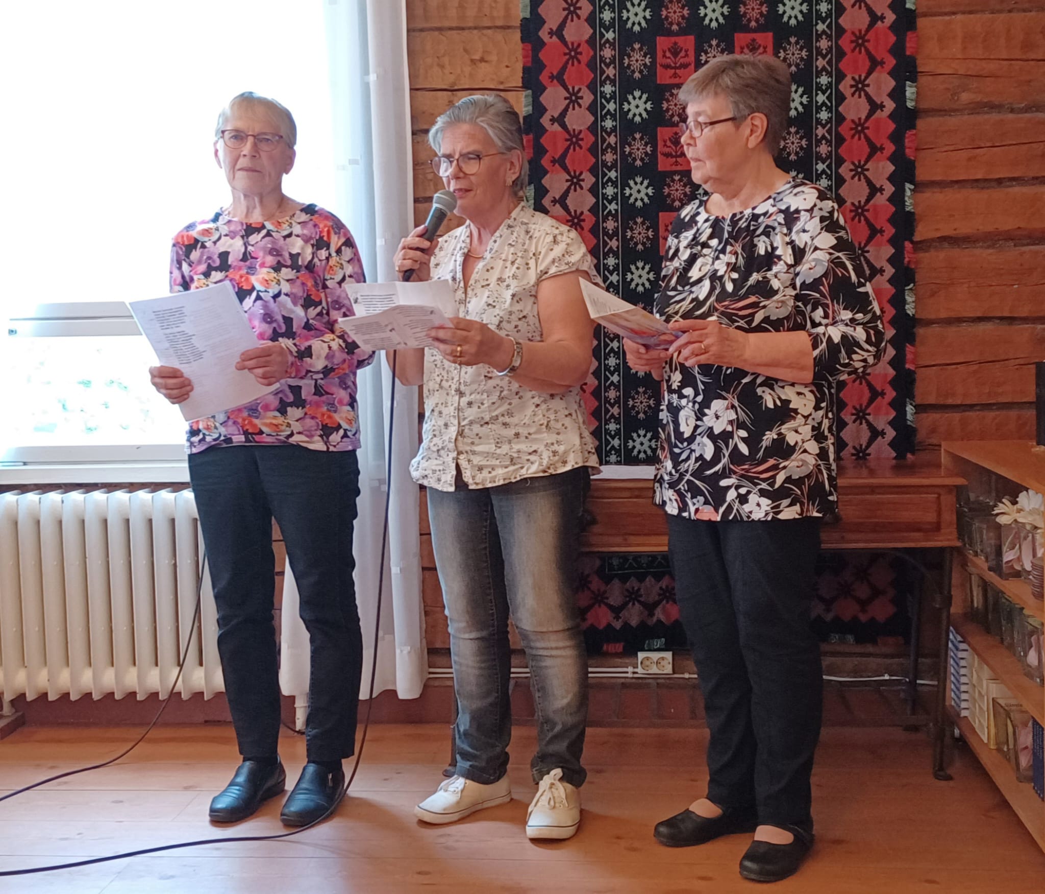 Metrum-lausujista Kaija Korpela, Leea Petäjämäki ja Liisa Yli-Luukko