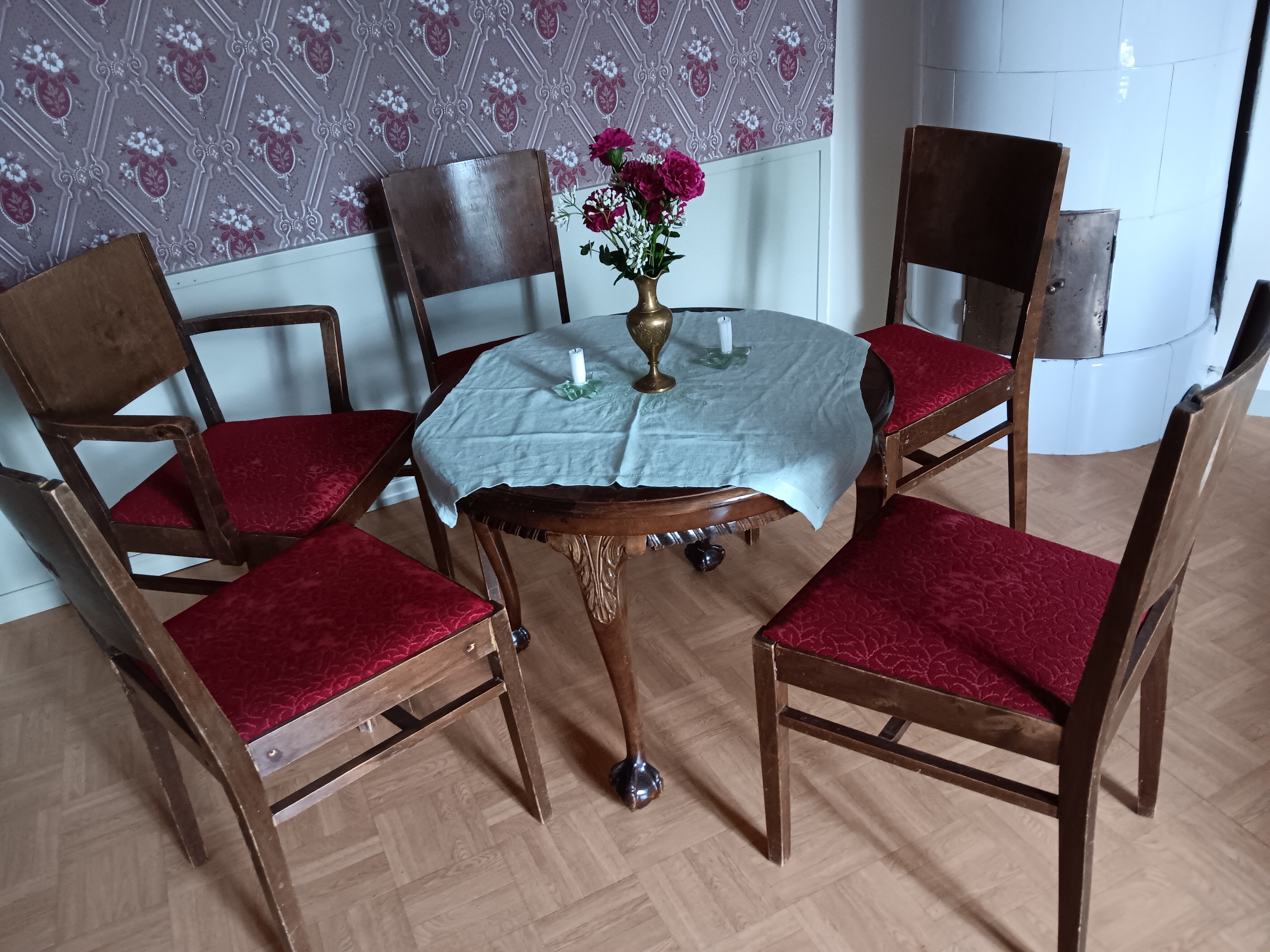 Kaffittelupöytä