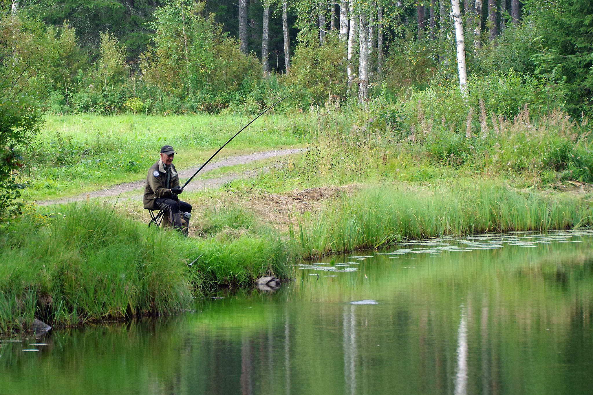 Onkija rantapenkalla