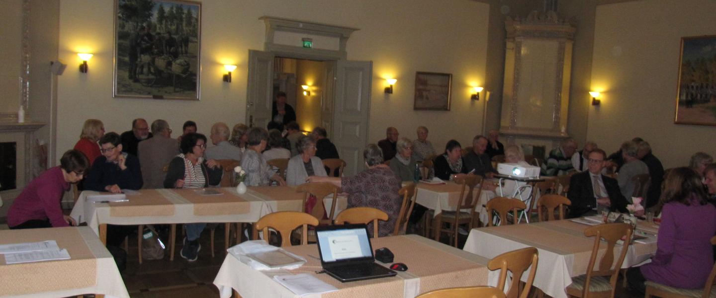 Haminan varuskuntakerholta kokouskuva