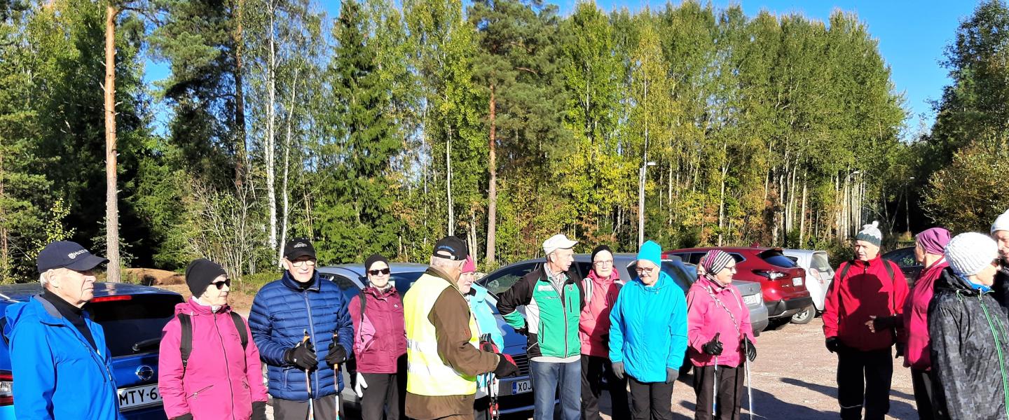 Liikuntapäivän osallistujat lähdössä