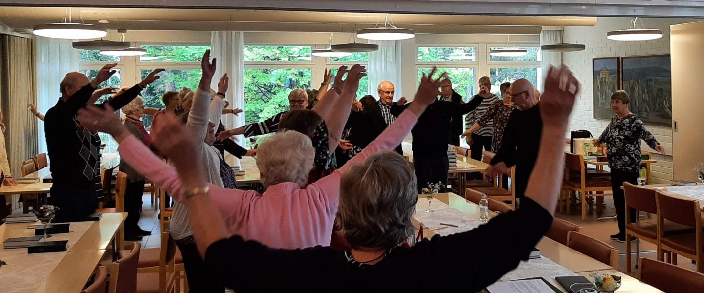 jumppaavat ihmiset
