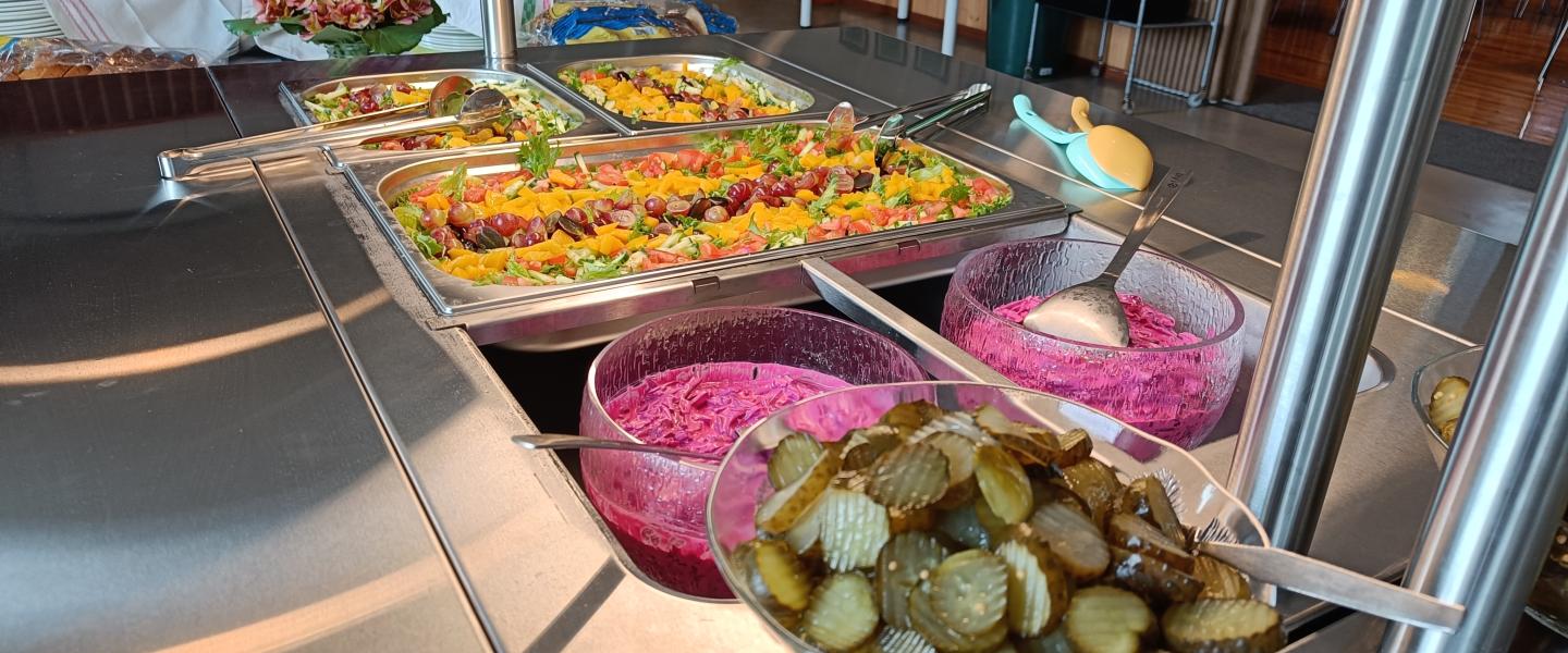 Kuva ruokapöydästä