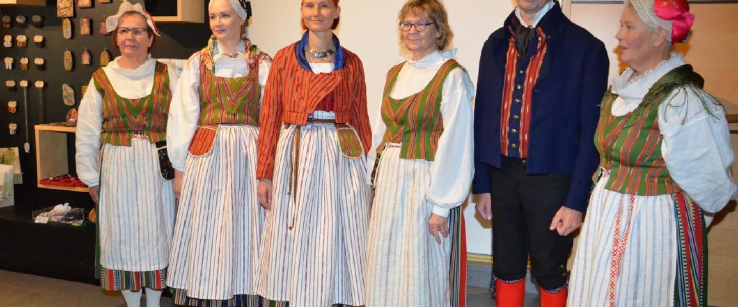 Ikaalisten kansallispuvut