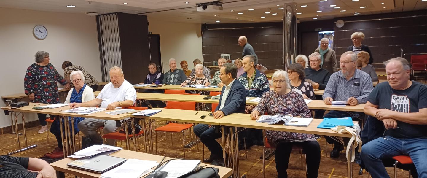 Ahkerointia konferenssitilassa