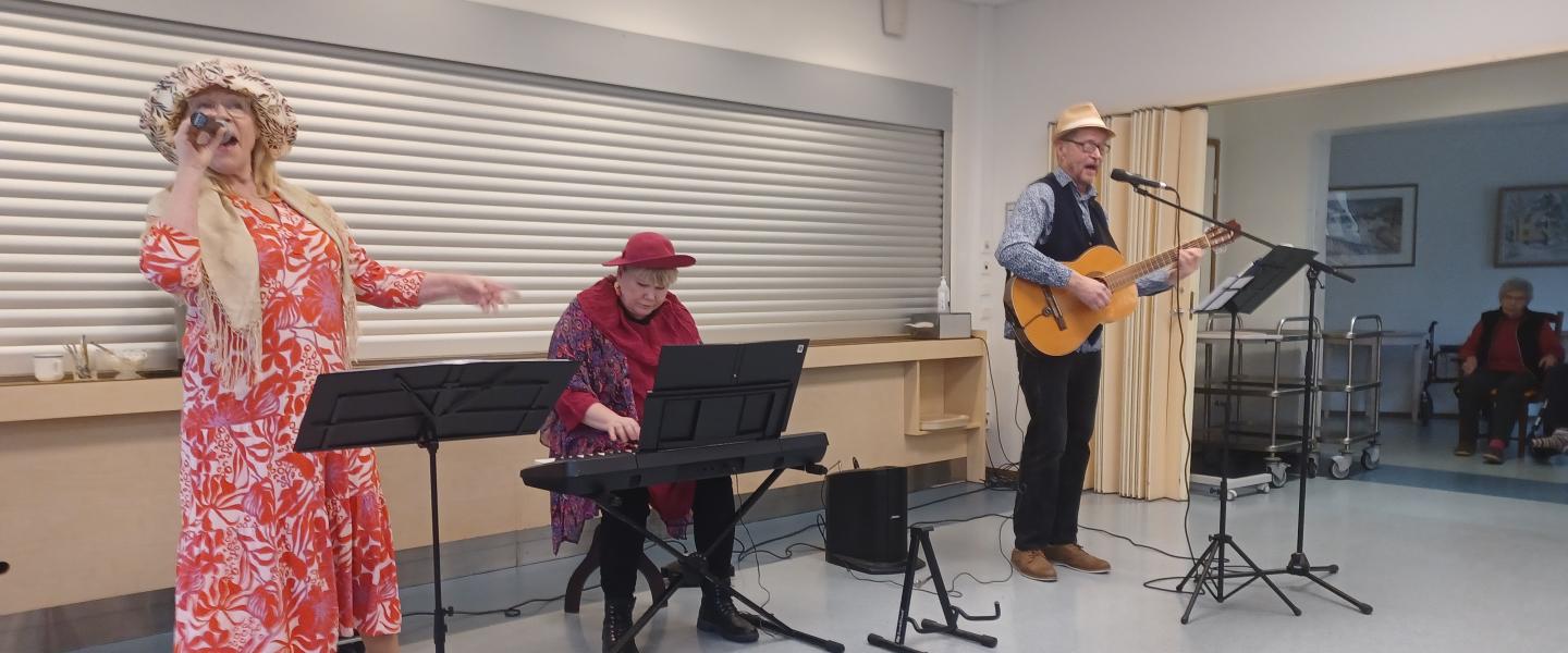 Nostalginen musiikkiteatteriesitys