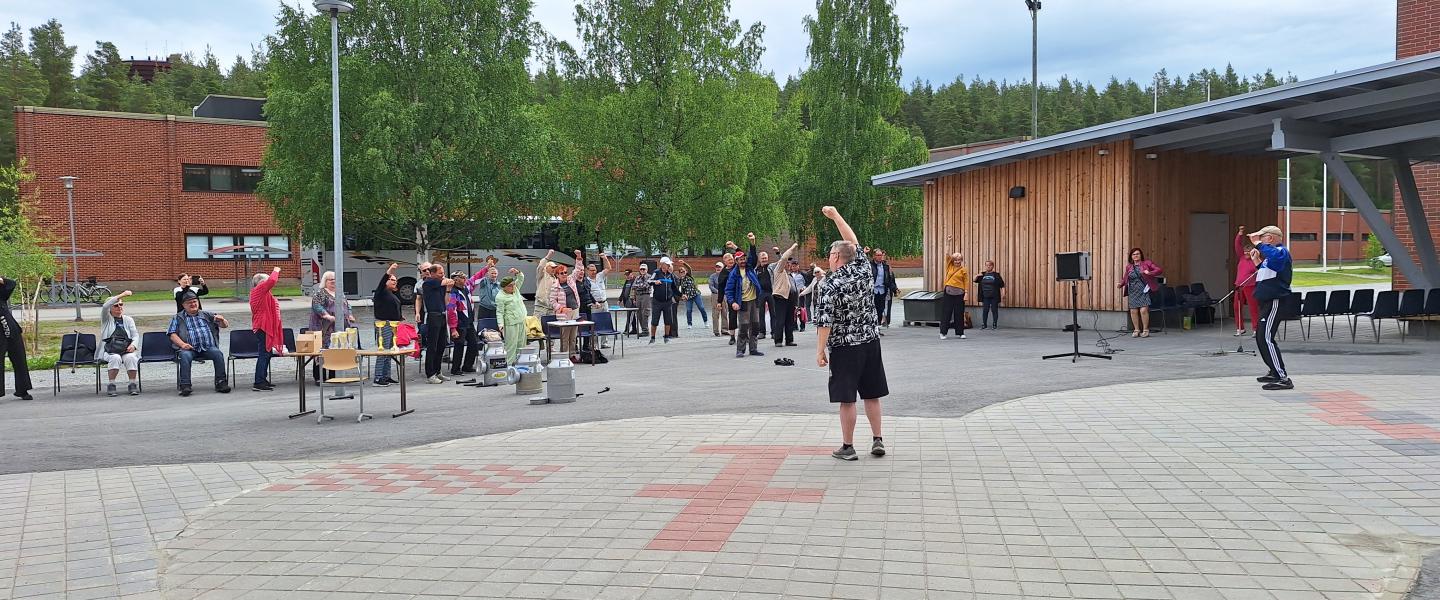 ihmiset ulkon a jumppaa