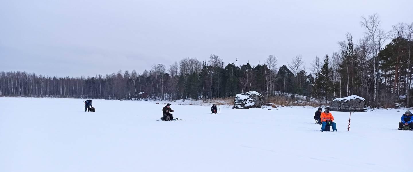 Pilkkijät jäällä Lpr