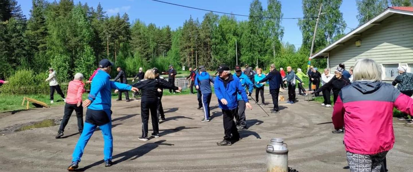 ihmiset alkujumppa luonto