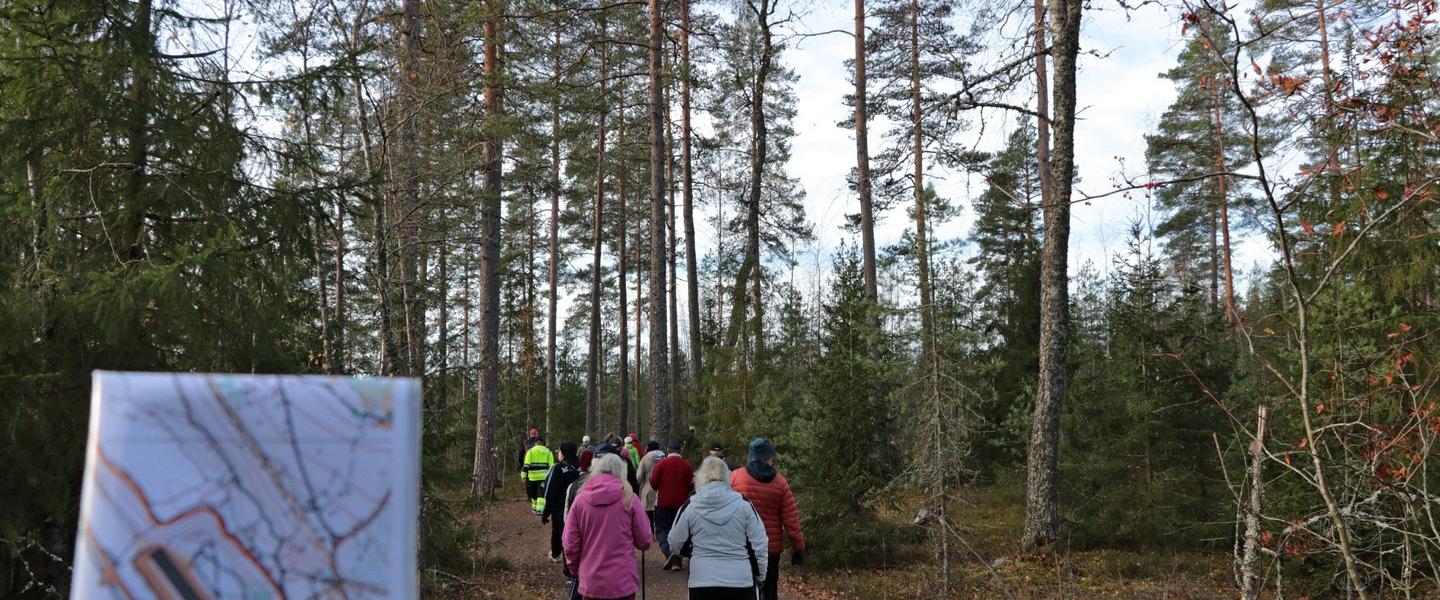 MaastoretkiKarttaaSeuraten