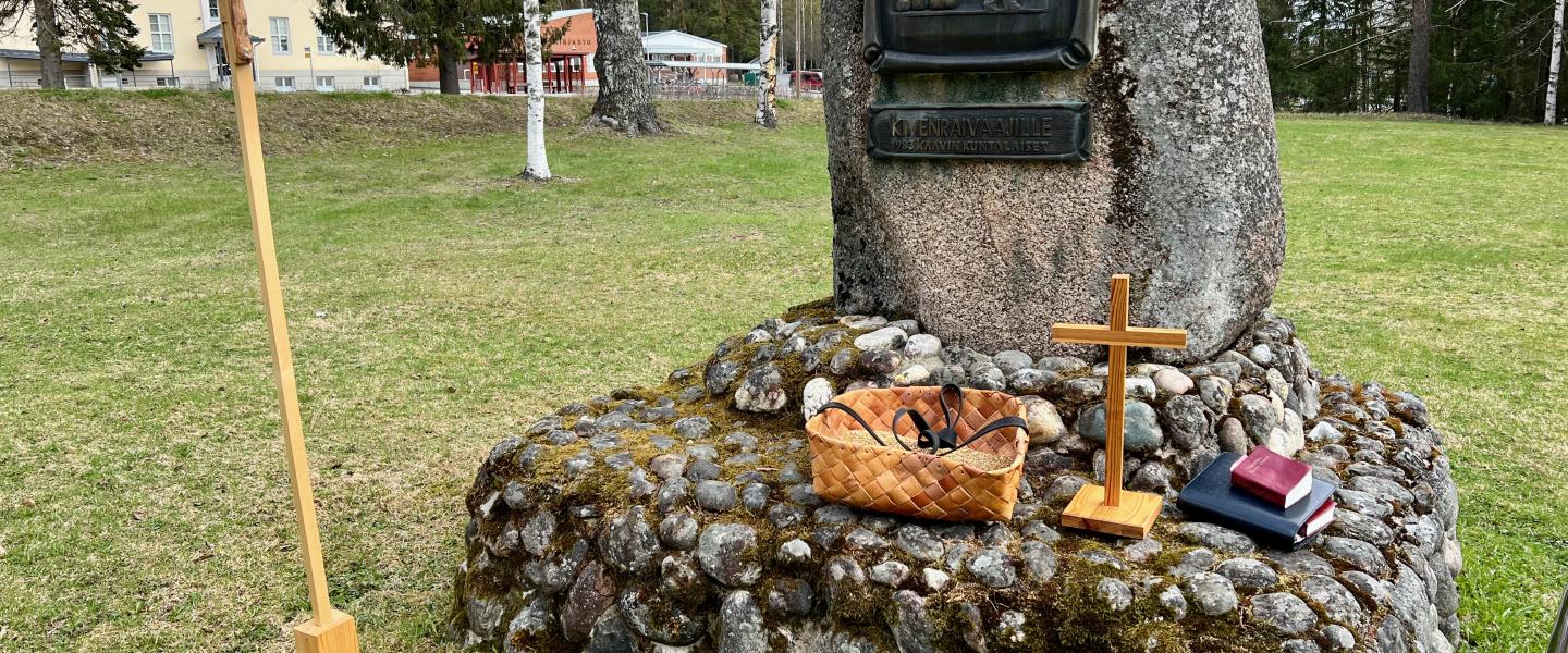 Toukosiunaus 2022 Kivenraivaajien muistomerkki