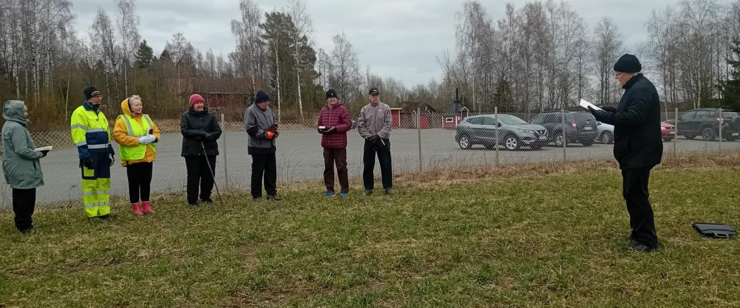 Evp kirkkoherra Komulainen suoritti toukosiunauksen.