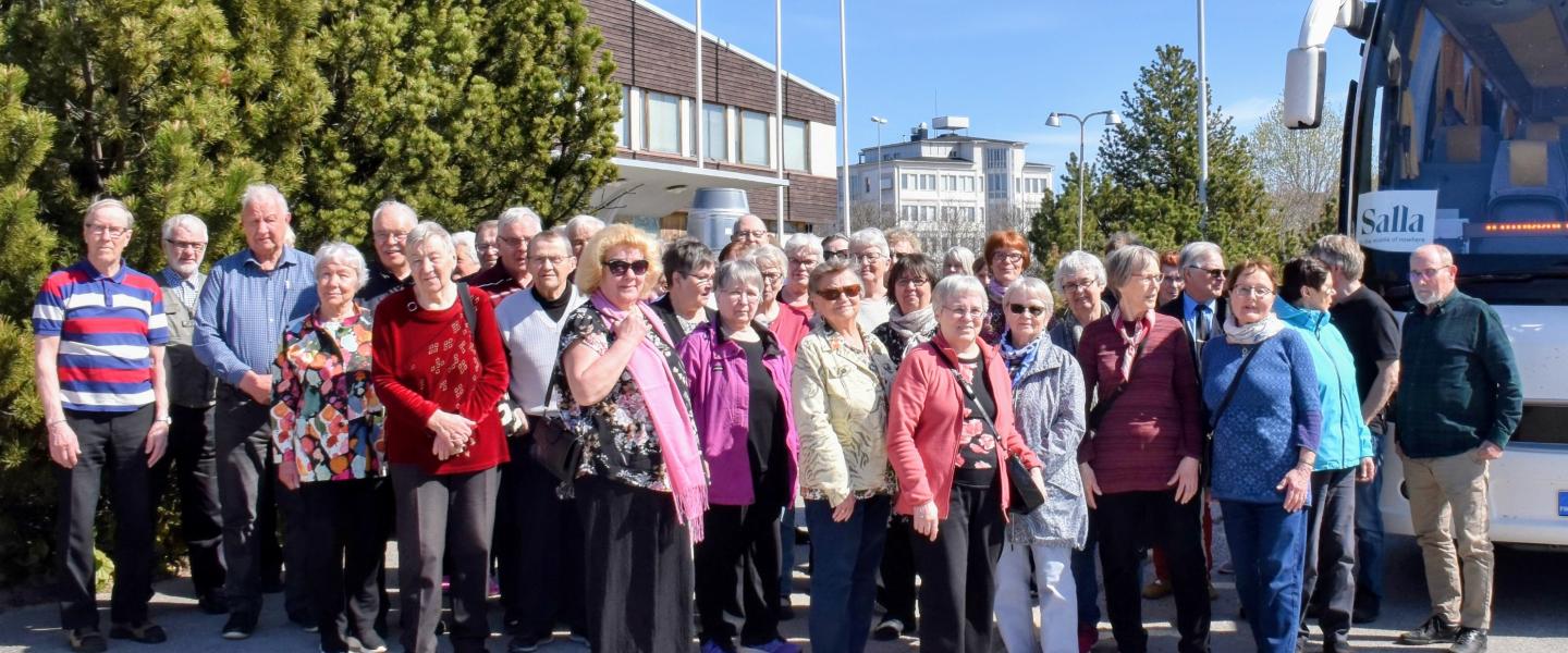 Lappilaisia Lehmirannassa, kuva Eero Perttunen