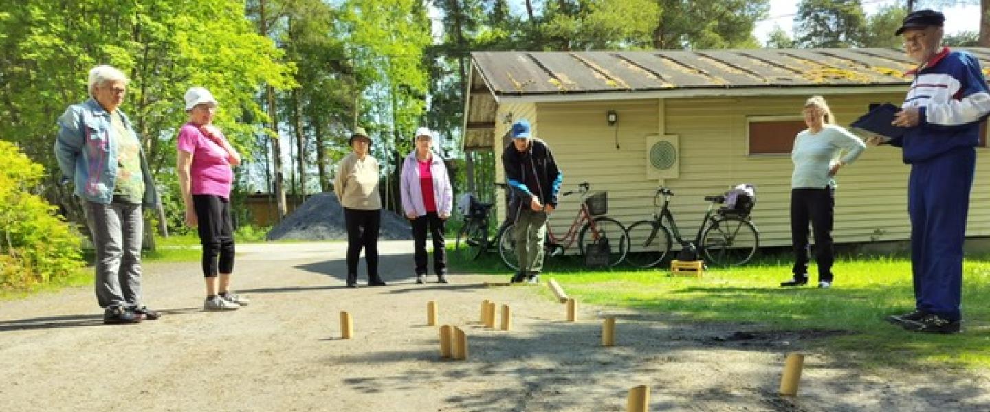 Mölkkyä Nuorisoseuralla