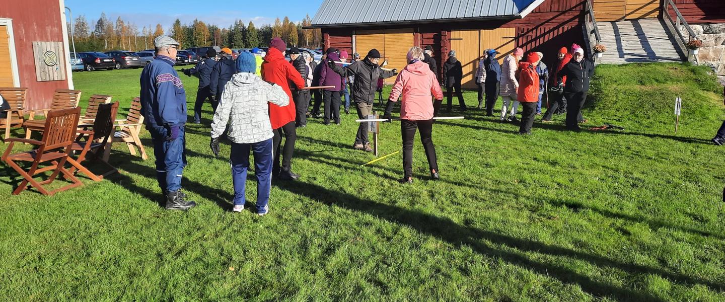 Ulkoilua, kahvittelua ja makkaranpaistoa Kankaalassa Haapalanlahdella