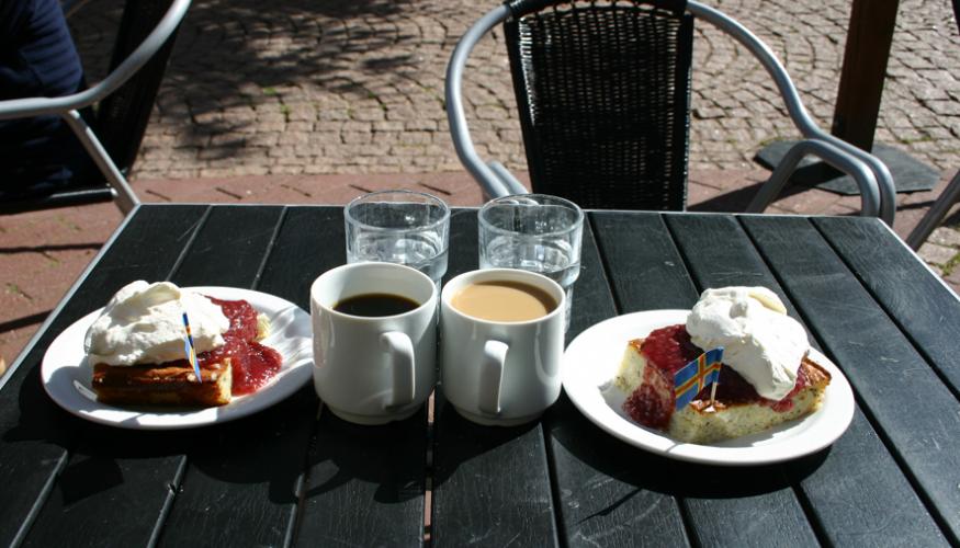 Kahvia ja pannukakkua