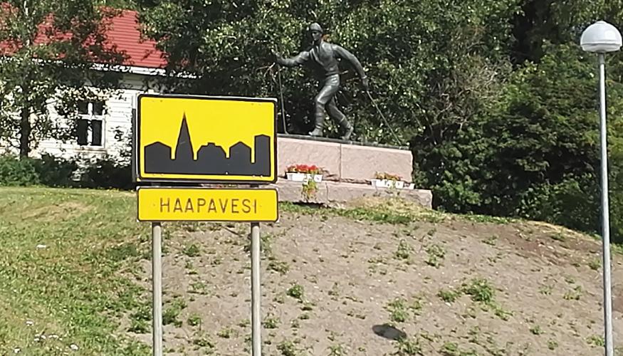 Hiihtäjäpatsas