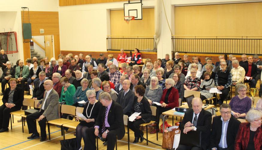 EP:n piirin kevätkokousväkeä 2019