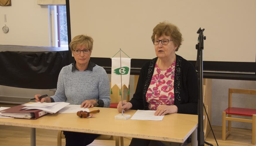 Kokouksen puheenjohtajisto syyskokouksessa