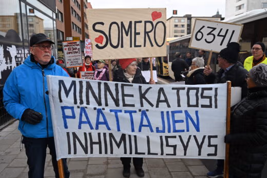 Someron vuodeosaston lakkauttamista vastustava mielenosoitusmarssi Turussa 20.10.