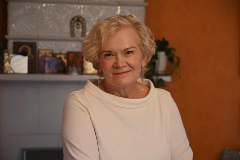 Anne Flinkkilä tekee edelleen töitä.